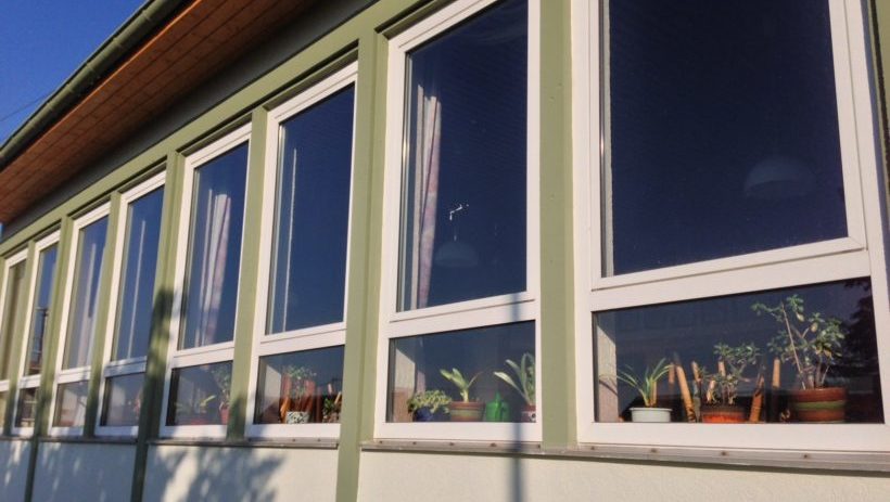 Gemeinschaftshaus Schmißberg: Fenster werden geputzt
