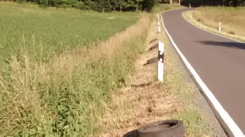 Autoreifen illegal entsorgt