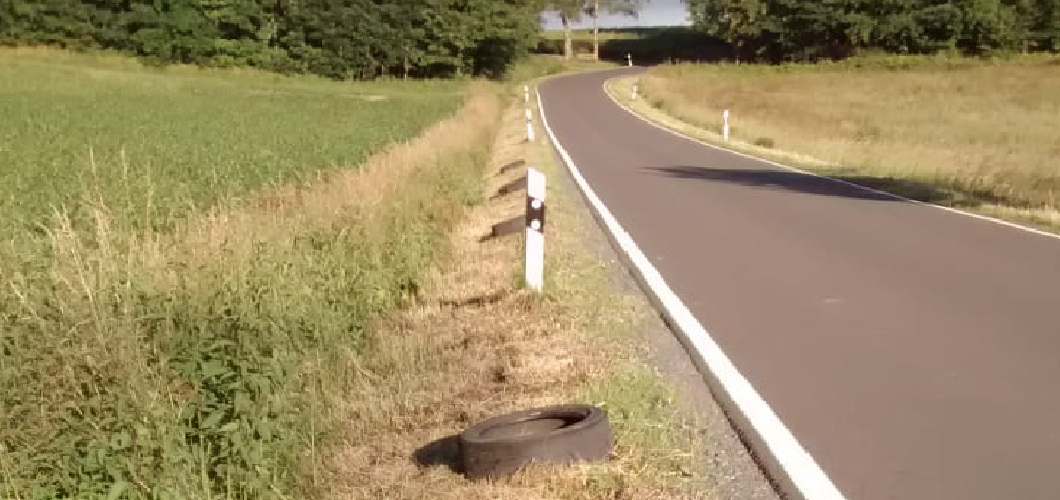 Autoreifen illegal entsorgt