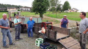 EDEKA Decker versorgt Vogelvolieren-Arbeiter