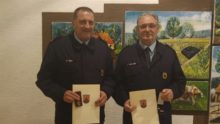 Schmißberger Feuerwehrmänner werden für ihre Mitgliedschaft in der Feuerwehr geehrt