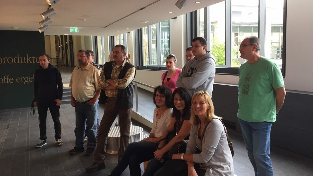 Bei der Führung wurden die Besuchergruppen in zwei Gruppen unterteilt. Foto: Jana Grauer